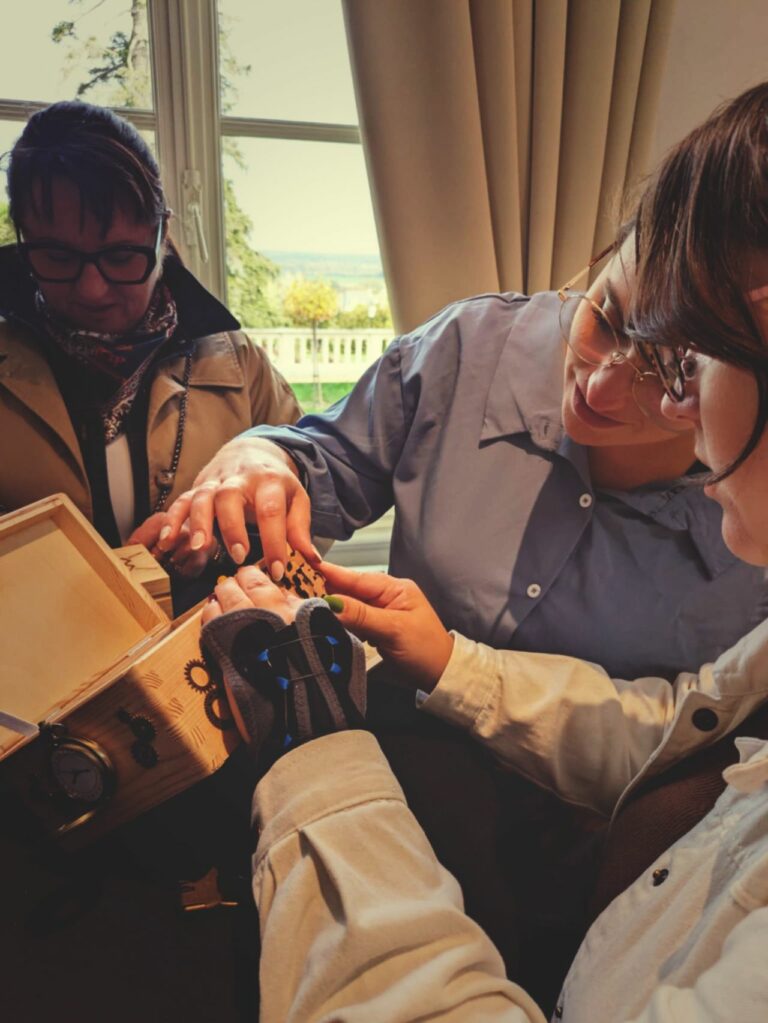 Des joueurs autour d un inscape game